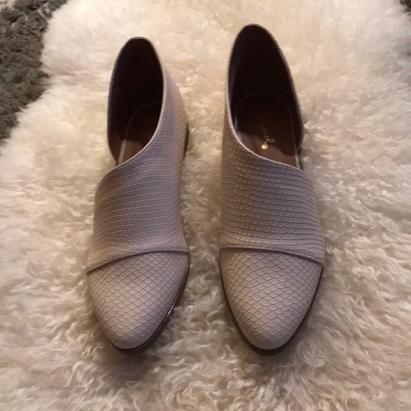 Qupid Shoes - Fun cut out booties